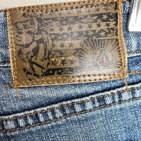 Volcom Bermuda Denim Jean Shorts  Size 7 - Picture 7 of 9